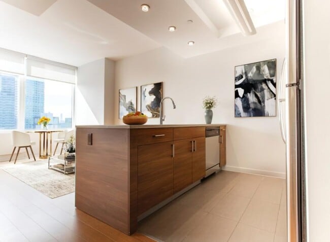 Building Photo - 0 bedroom in LONG ISLAND CITY NY 11101