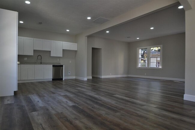 Building Photo - 7604 Avenue I