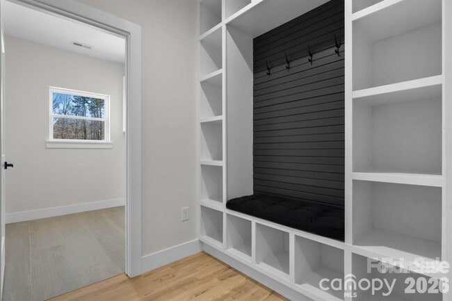 Building Photo - 548 Car Farm Rd