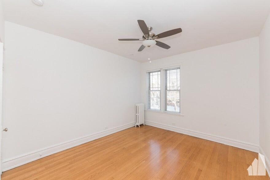 Building Photo - 1212 W Lunt Ave