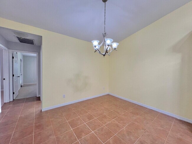 Building Photo - Beautiful 3 BD 2 BATH Home in Gated Community