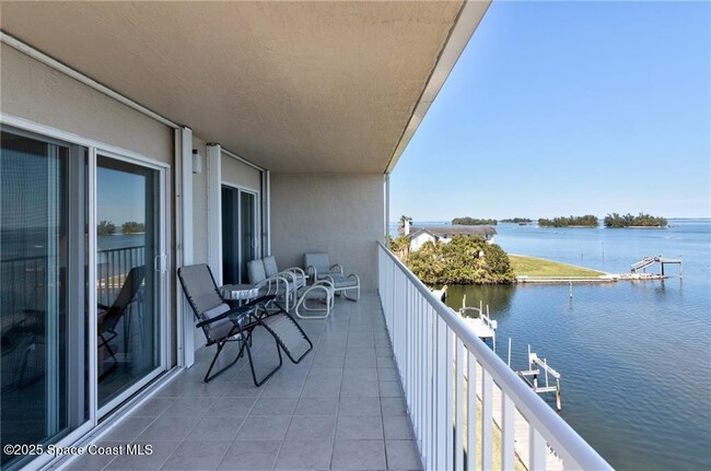 Building Photo - 6061 N River Run Dr