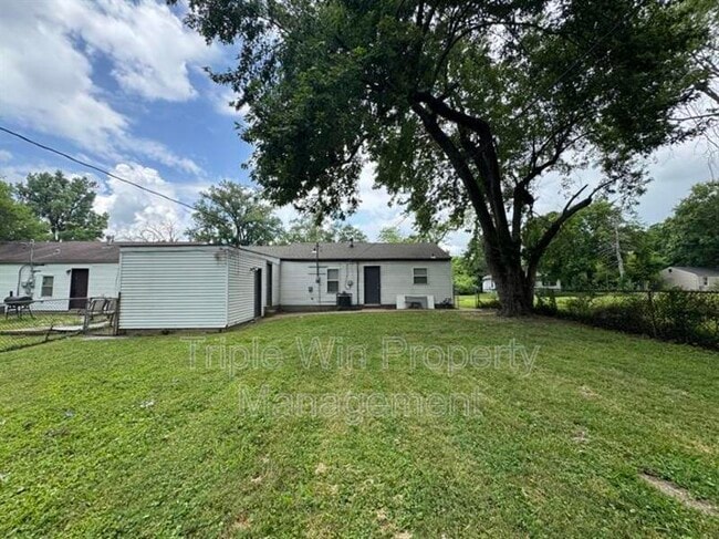 Building Photo - 442 Mueller Ave