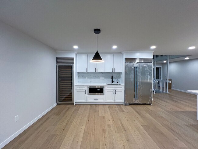 Building Photo - Freshly Remodeled 5BR Home in Prime Bellevue Enatai