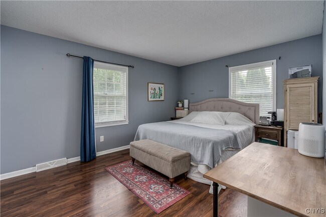 Building Photo - 467 Barben Ave