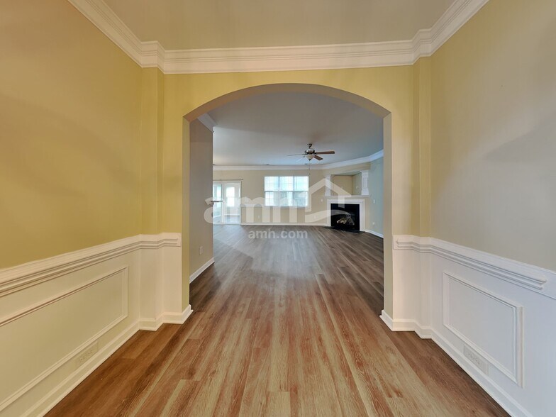 Building Photo - 5279 Crosswinds Rd