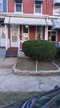 Building Photo - "Charming 3-Bedroom Townhouse in Trenton –...