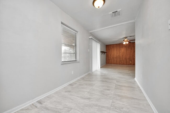 Building Photo - 4830 Ridgestone St