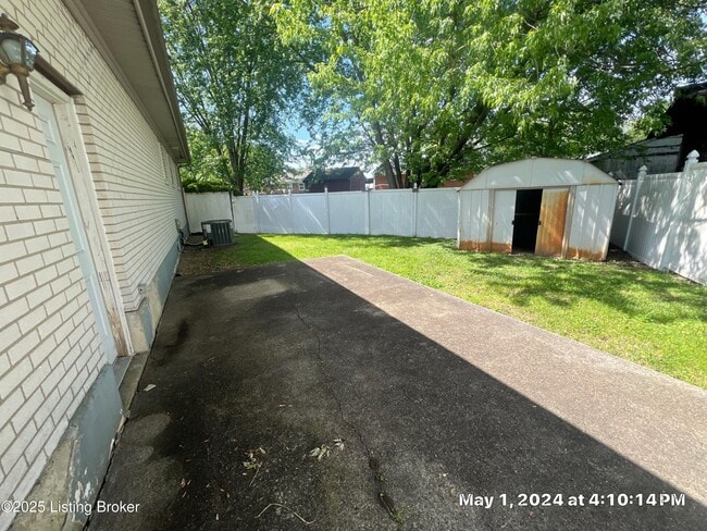 Building Photo - 230 S Circlecrest Dr