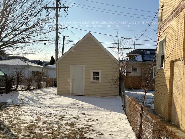 Building Photo - 7611 W Fullerton Ave