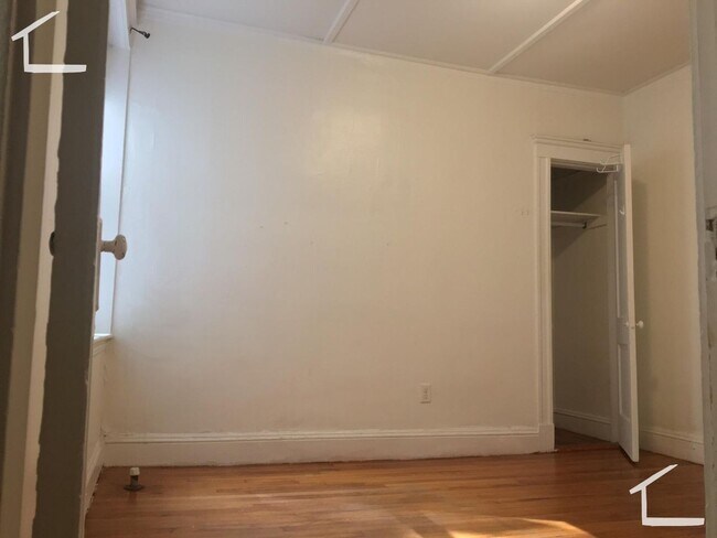 Building Photo - Fenway 1 bed split - available 9/5