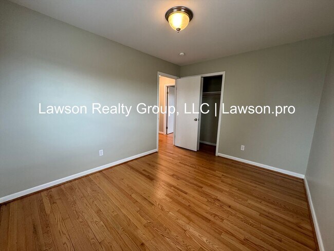 Building Photo - Beautiful Salem split level near the VA hospital