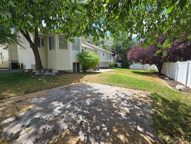 Building Photo - Spacious 5-Bedroom West Valley City Home w...