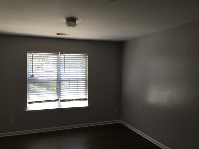 Building Photo - 6924 Red Bud Circle