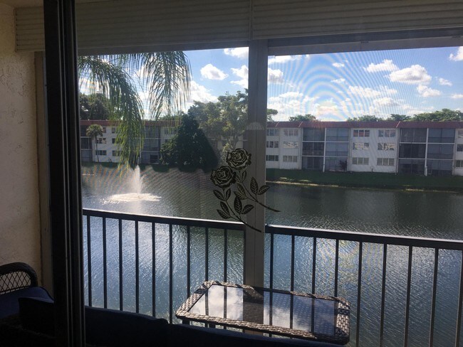 Building Photo - 361 S Hollybrook Dr