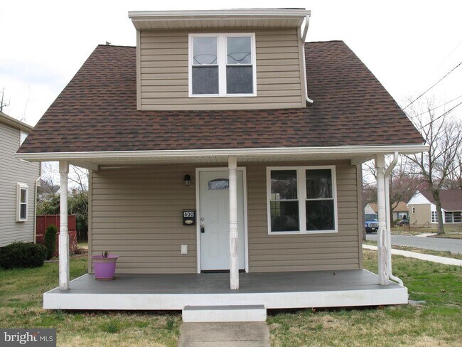 Building Photo - 400 Hessian Ave