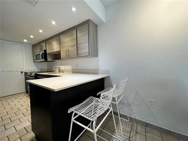 Building Photo - 555 Crandon Blvd
