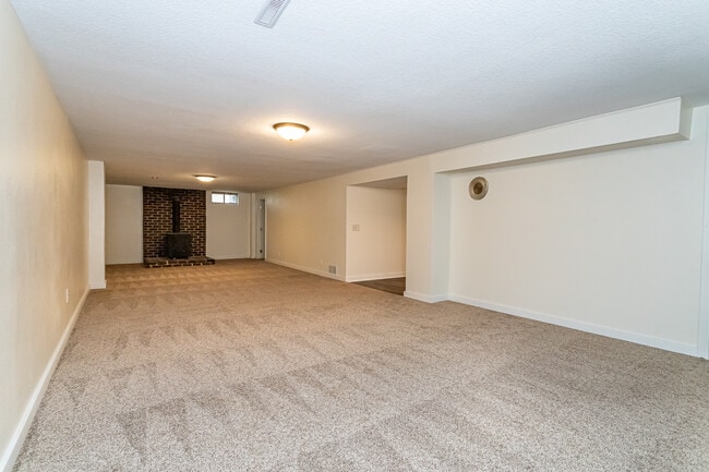Building Photo - 105 Lynwood Dr
