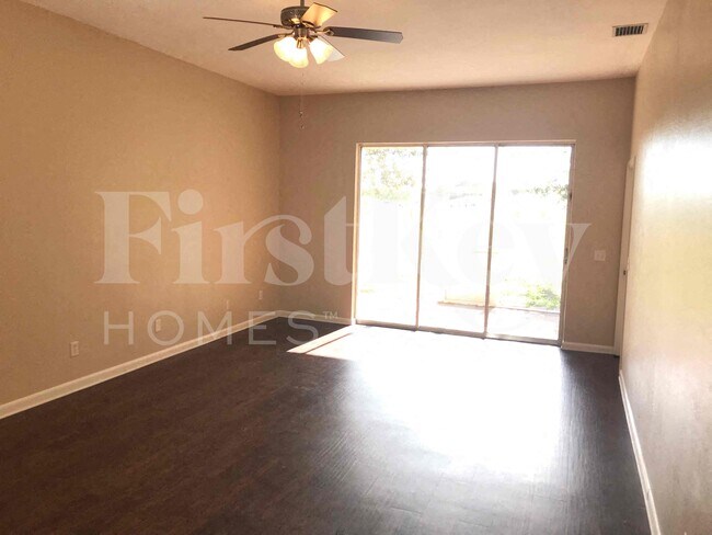 Building Photo - 1036 SE 11th St