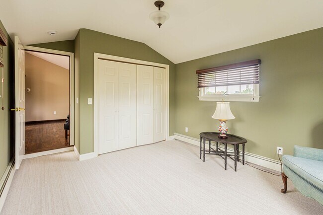 Building Photo - Fully Renovated 2-Bedroom Apartment – Locust Valley, NY