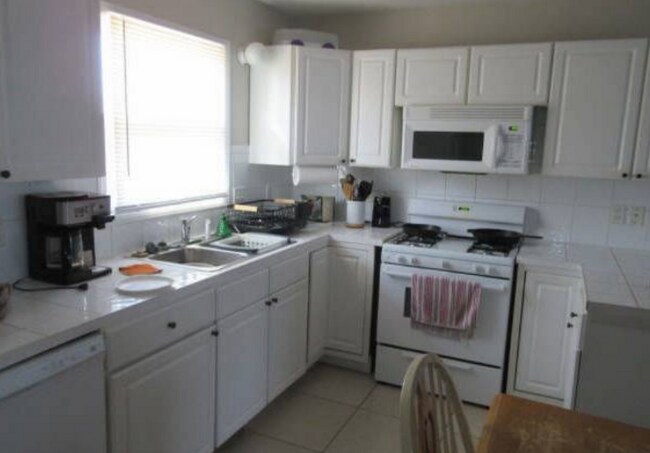 Building Photo - 515 Valley View Dr