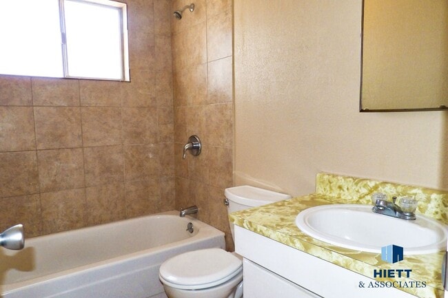 Building Photo - Gorgeous Upper Valley rental home