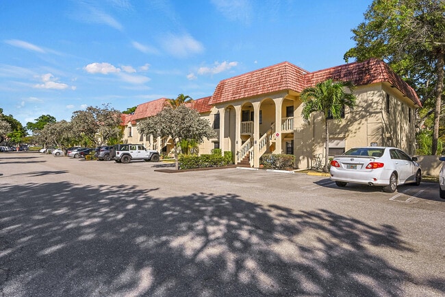 Building Photo - 138 S Cypress Rd