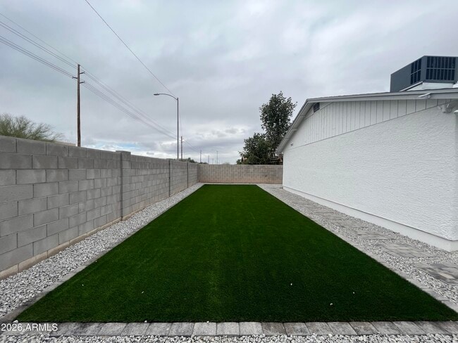 Building Photo - 2912 E Roeser Rd