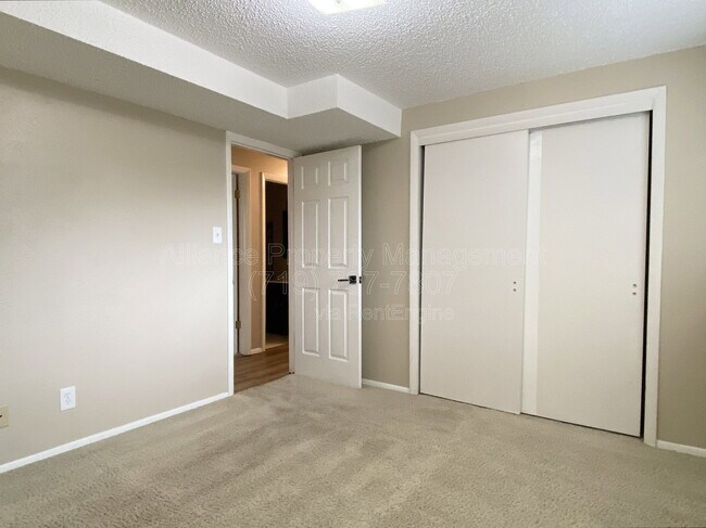 Building Photo - 6087 Del Rey Dr