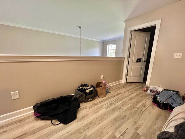 Building Photo - 1062 Fairway Ln