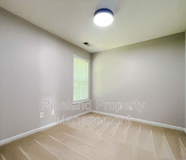 Building Photo - 395 Americana Dr