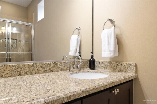 Building Photo - 14 W Daffodil Ave