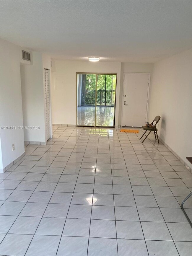 Building Photo - 210 Fontainebleau Blvd