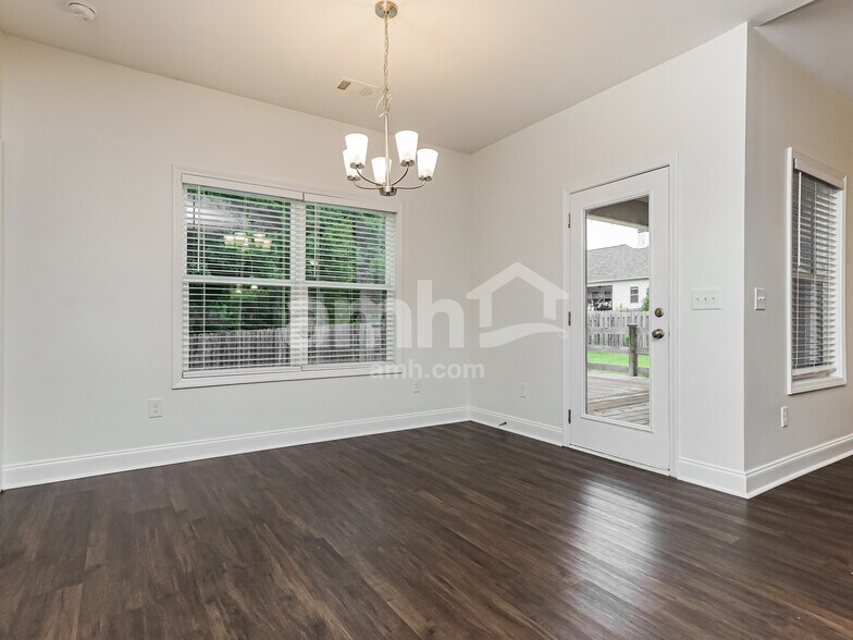 Building Photo - 121 Coulter Woods Dr