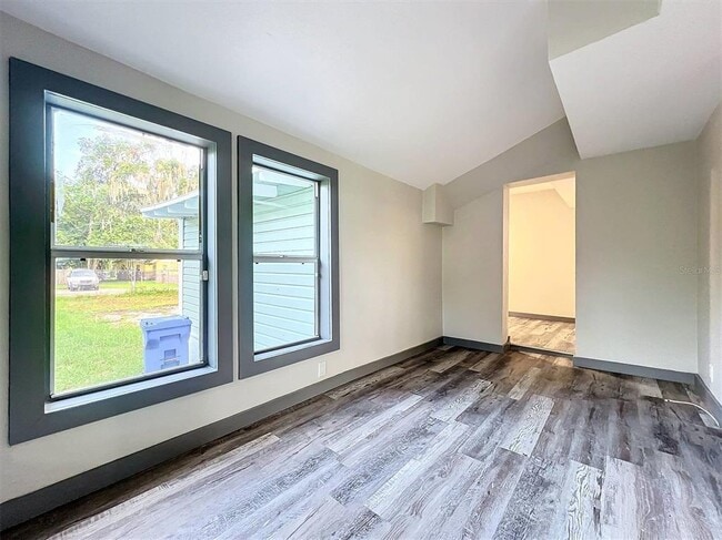 Building Photo - 210 15th St E