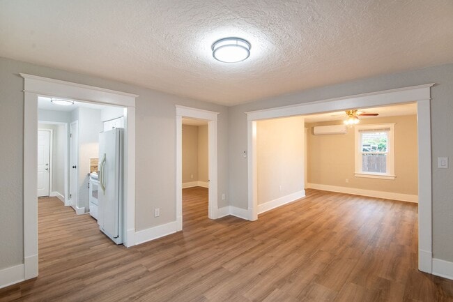 Building Photo - Newly-Remodeled 2 Bed, 1 Bath House