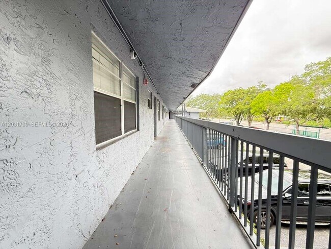 Building Photo - 8982 W Sample Rd