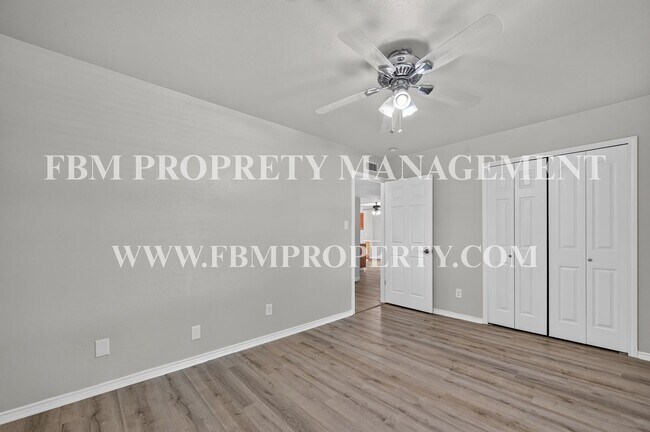 Building Photo - 407 Woodhurst Dr