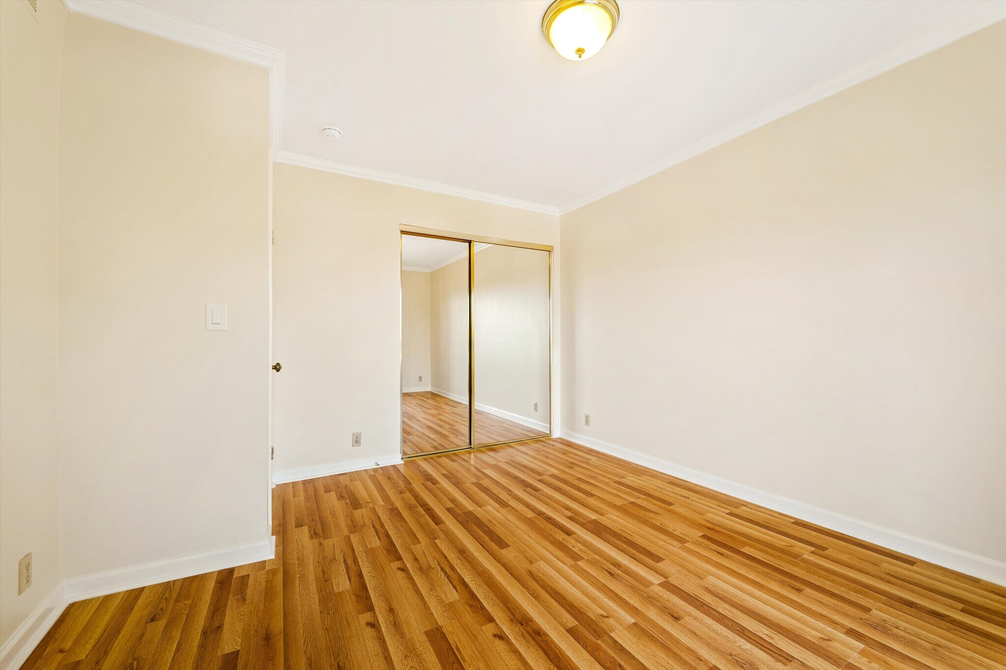 Building Photo - 1037 N Vista St