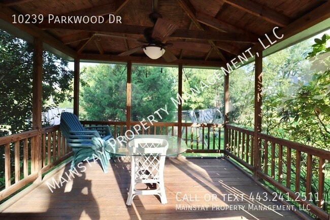 Building Photo - 10239 Parkwood Dr