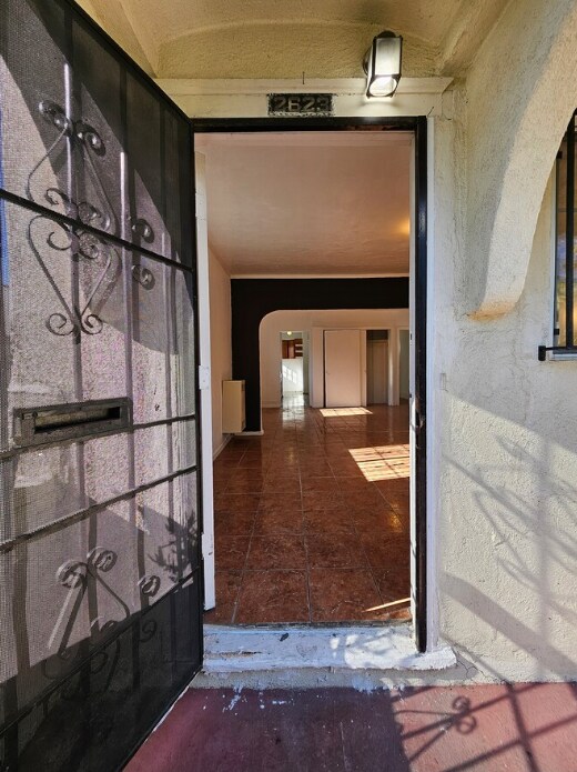 Building Photo - 2623 Hillcrest Dr
