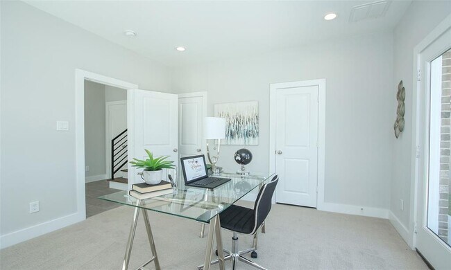 Building Photo - 5903 Val Verde St