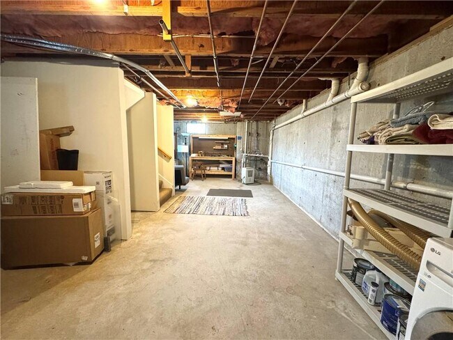 Building Photo - 87 Roseneath Ave