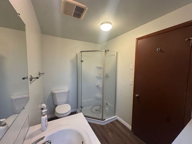 Building Photo - Large 2 bedroom duplex