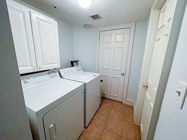 Building Photo - 57 Dwight St