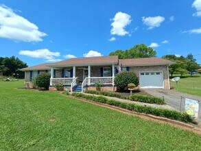 Building Photo - 4 Bed/2 Bath Brick Home - Church Hill TN