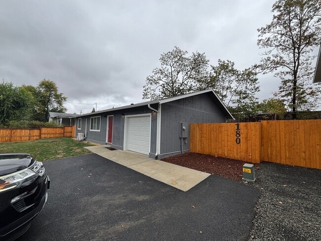 Building Photo - Brand New 3-bedroom 2 bath home with Garage