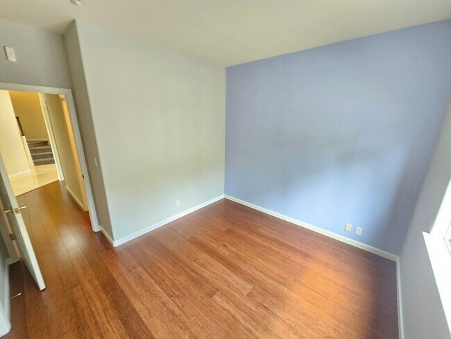 Building Photo - Beautiful Five Bedroom Four Bathroom Home