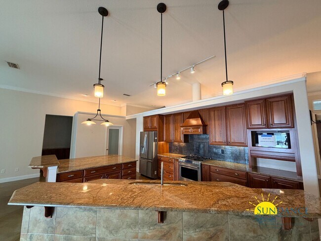 Building Photo - 249 Beachview Dr NE
