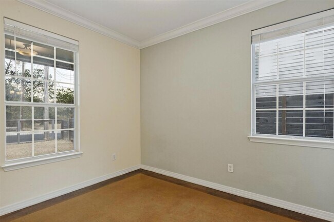 Building Photo - 1604 Walnut Ave